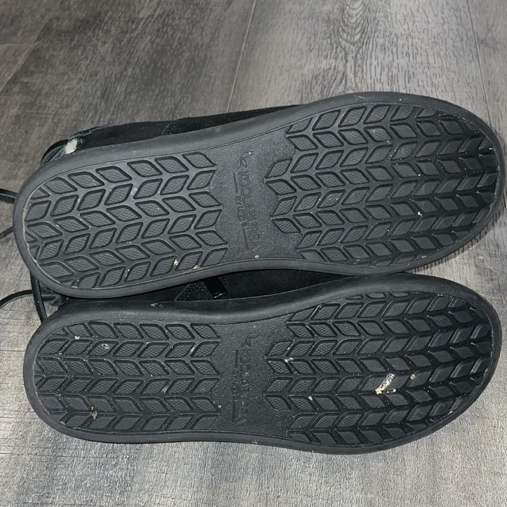 UGG black shazi short lined women’s boots size 6